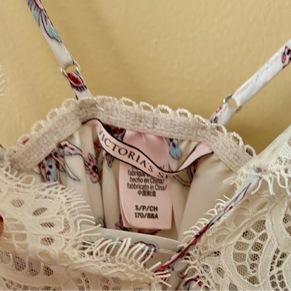 Victoria's Secret| Beautiful Cream Lace Satin Paisley Midi Chemise Negligee Sz S - Picture 8 of 8